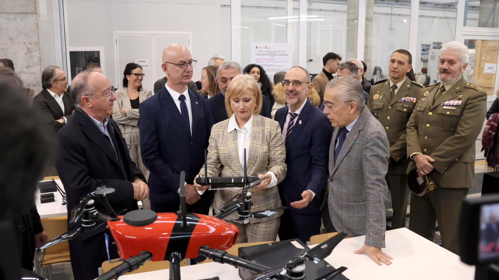 1,4 millones para capacitar a 5.000 especialistas en drones que requiere la Comunidad.