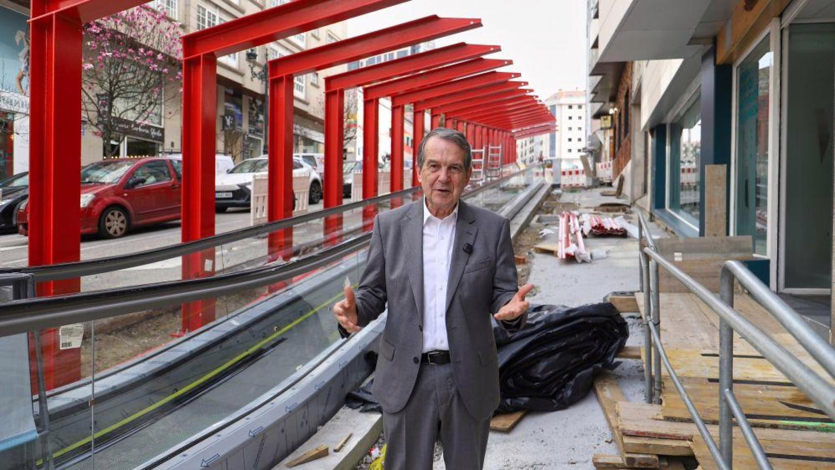 Inician la instalación de las cubiertas en las rampas de Pintor Colmeiro, en Vigo: "Son realmente hermosas"