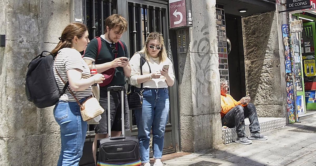 Airbnb deberá abonar una sanción de 64 millones por difundir anuncios no autorizados.