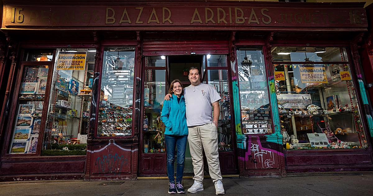 Cierra sus puertas después de más de un siglo de alegrar la Plaza Mayor de Madrid.