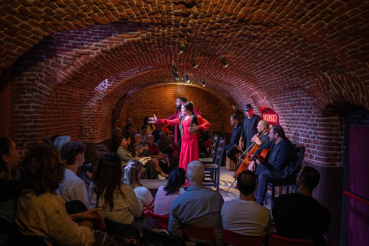 Essential Flamenco