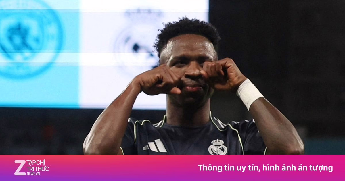 Vinicius festeja de manera desafiante ante los seguidores del Man City.