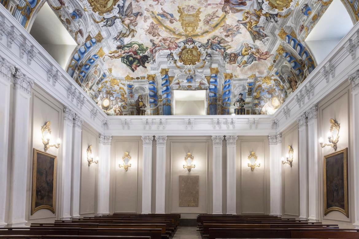 Este icónico instituto de Madrid alberga una impresionante capilla oculta (y es posible visitarla sin costo).