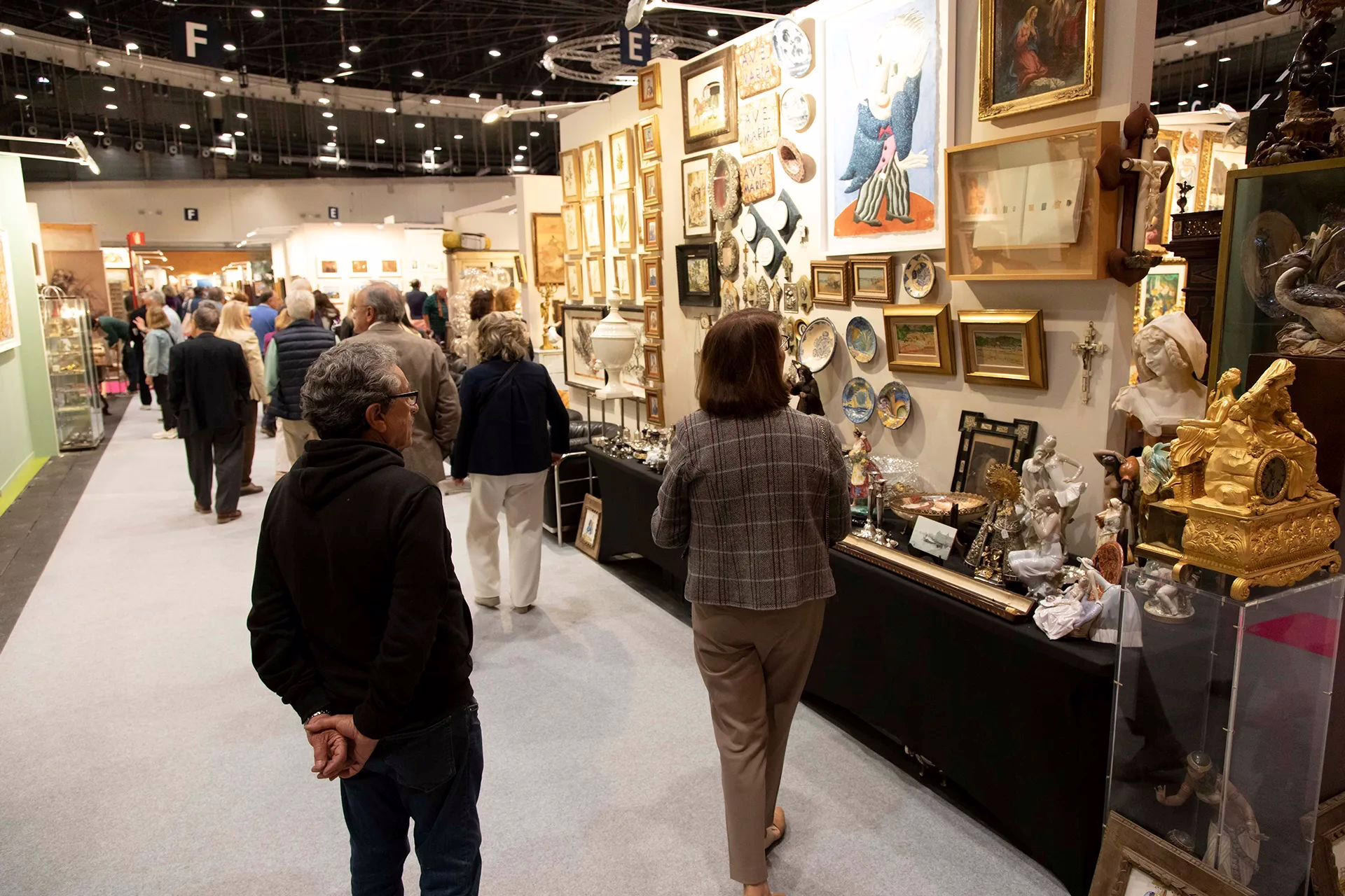 Regresa a Madrid la destacada feria de antigüedades, arte y muebles vintage, con miles de artículos y un día de acceso gratuito.
