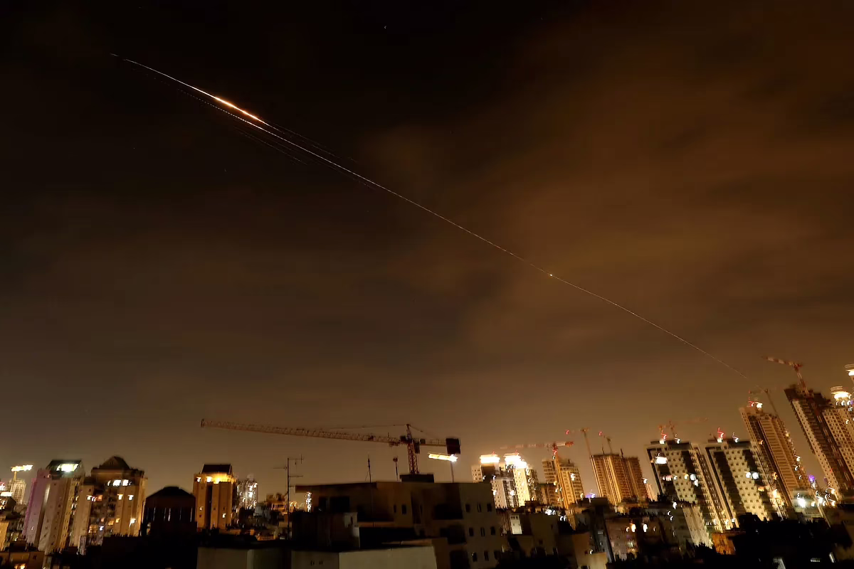 Conflicto en Irán: Noticias de última hora en vivo | Israel lanza nuevos ataques en Teherán, mientras Irán reitera su amenaza a las plantas eléctricas que abastecen a EE. UU.: "No duden de que lo haremos".