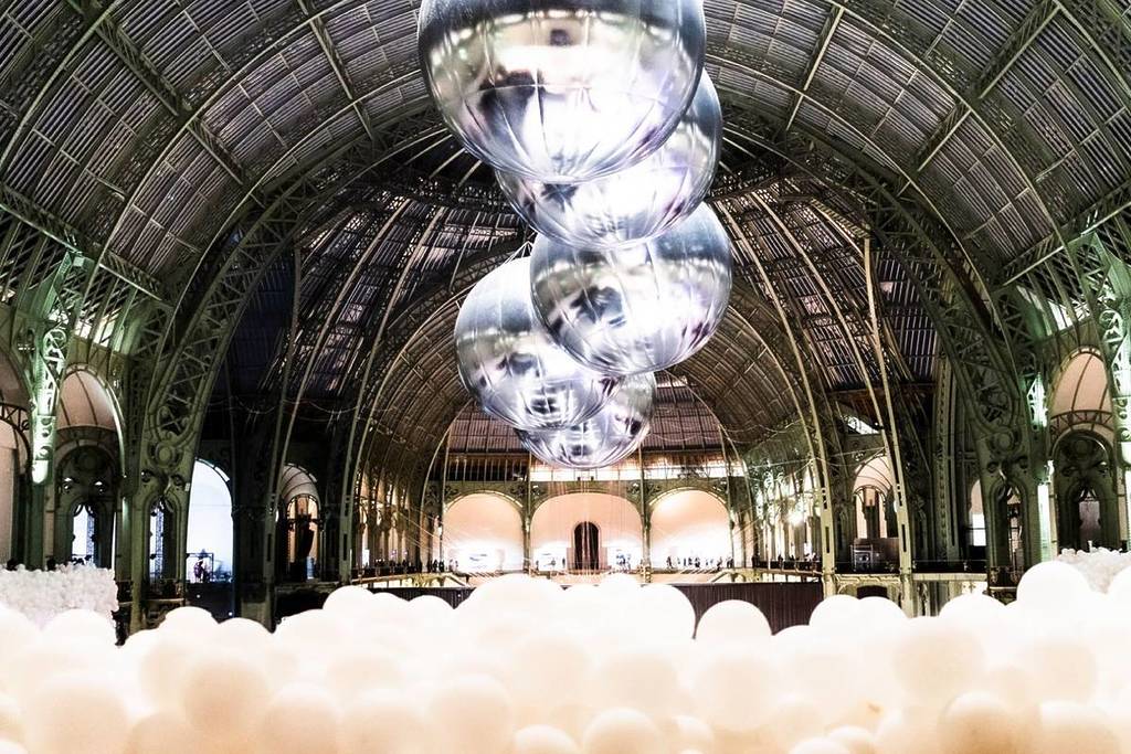 Ha conquistado Nueva York, Londres y París y ahora llega a Madrid: es una exposición que tiene al aire como protagonista