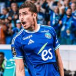 Joaquín Panichelli celebrando un gol con el Racing de Estrasburgo en la Ligue 1 donde el delantero argentino exjugador del Alavés se ha convertido en una de las grandes revelaciones europeas con 17 tantos esta temporada
