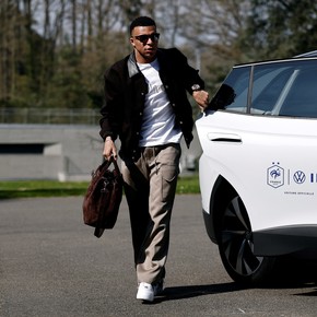 Insólito: a Mbappé le analizaron la rodilla equivocada
