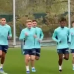 Nico Williams entrenando en el campo 1 de Lezama con el Athletic Club tras reaparecer con el grupo después de 40 días de baja por pubalgia en marzo de 2026