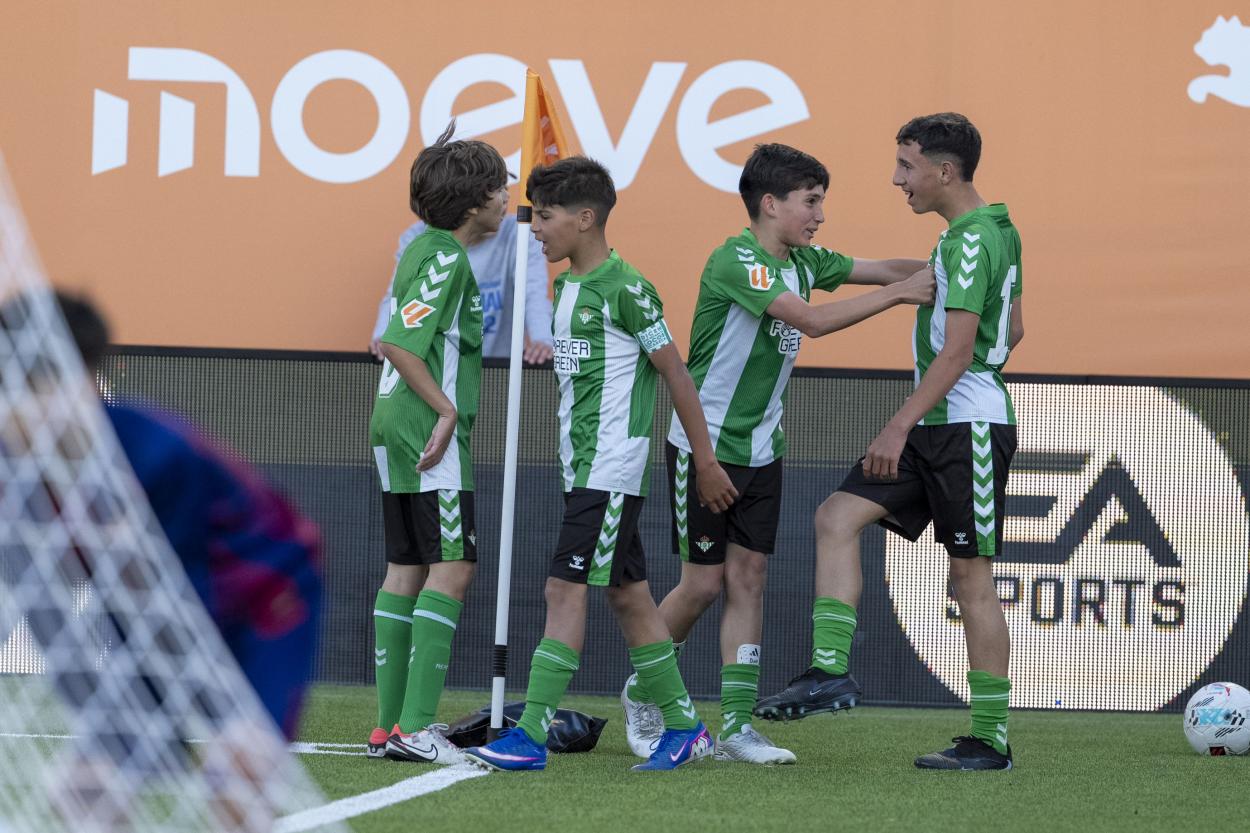 Jesús Heredia marcando el 1-0 del Real Betis ante el FC Barcelona en las semifinales