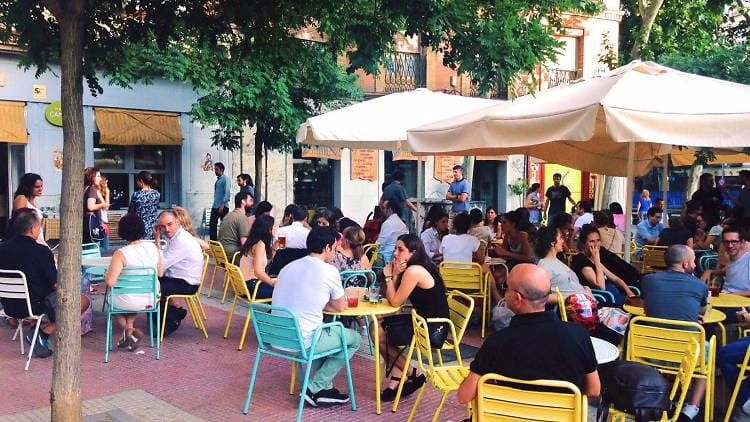 Un tribunal acepta el recurso de la FRAVM contra la normativa de terrazas en Madrid.