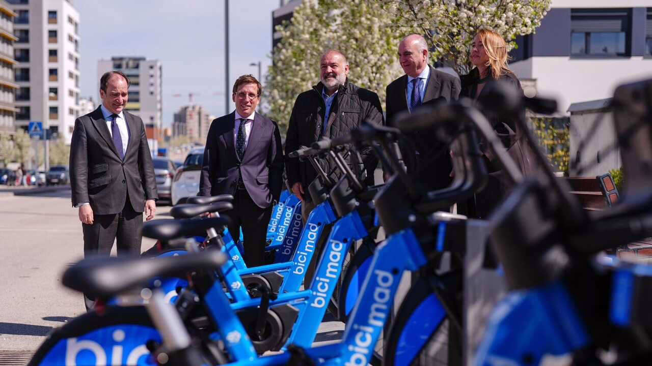 Madrid expande Bicimad con 20 nuevas estaciones y fortalece la movilidad sostenible en seis barrios.
