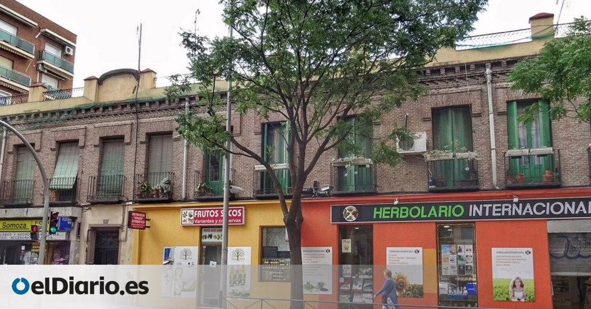 Colapsa una sección de la fachada neomudéjar de la calle Francos Rodríguez tras ser desocupada.