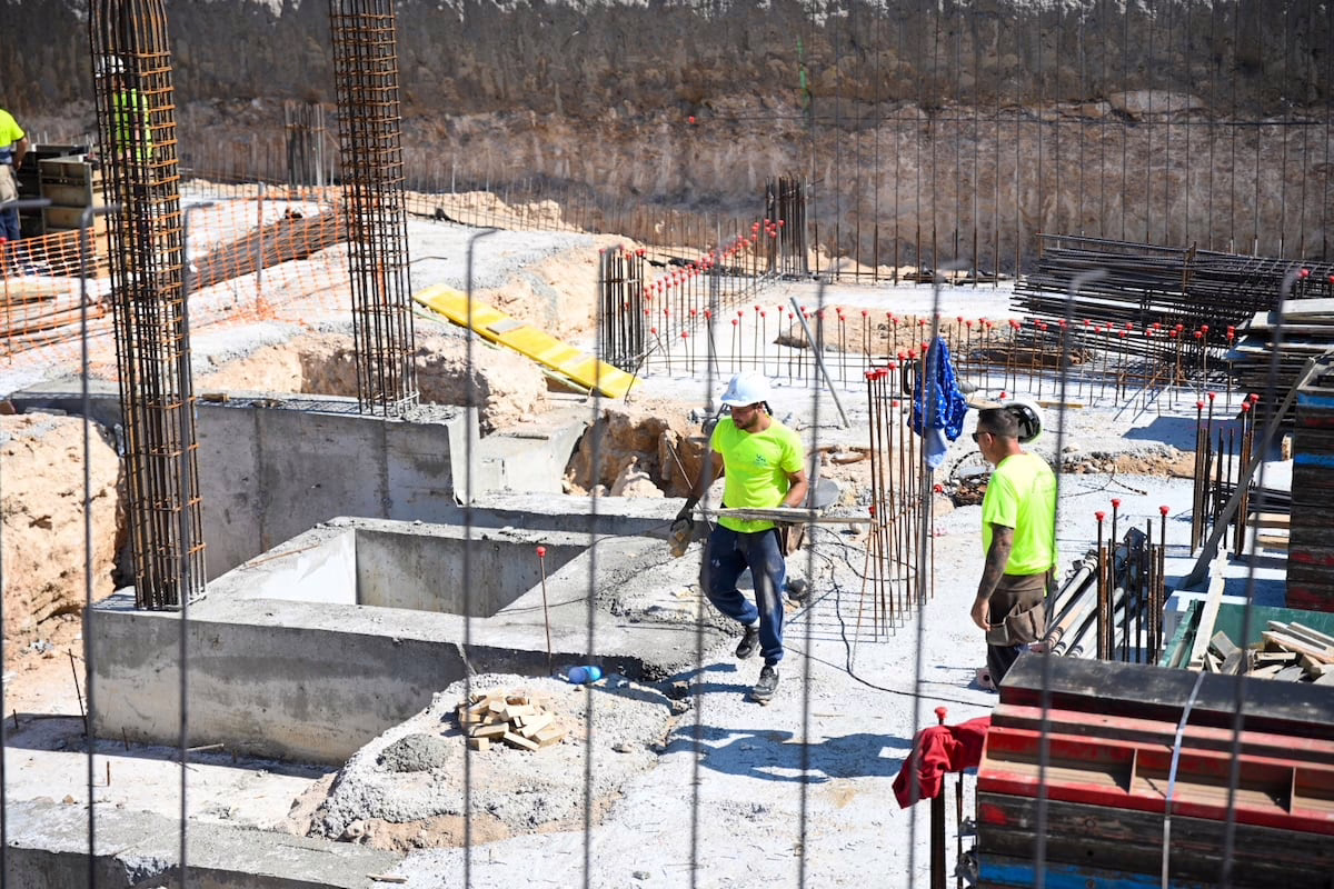 La edificación de vivienda protegida cayó un 23% en 2025 a pesar de la crisis de acceso | Vivienda | Economía