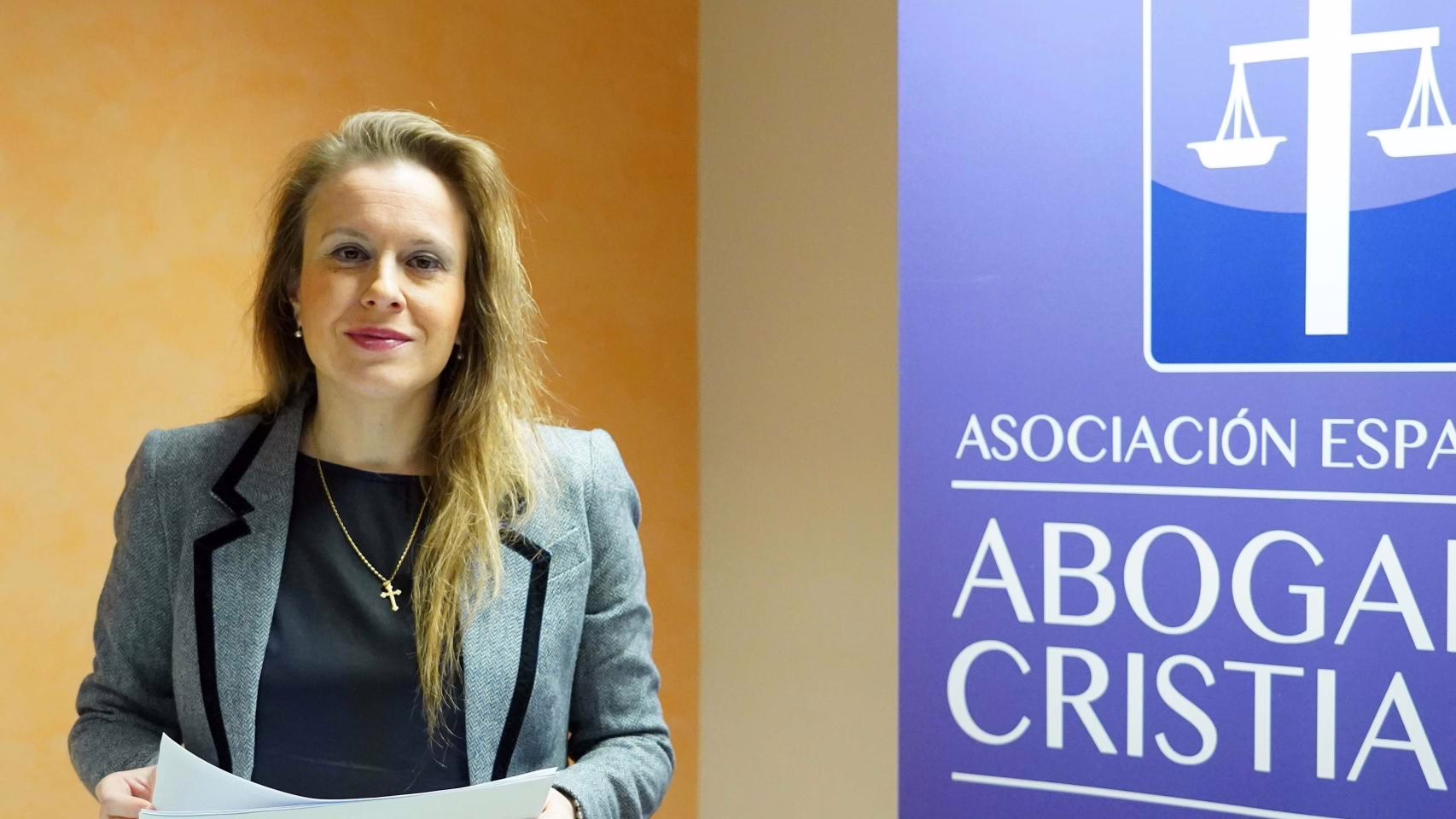 Abogados Cristianos informa sobre la interposición de demandas legales contra Mañueco por la concesión de diversos contratos en el ámbito sanitario.