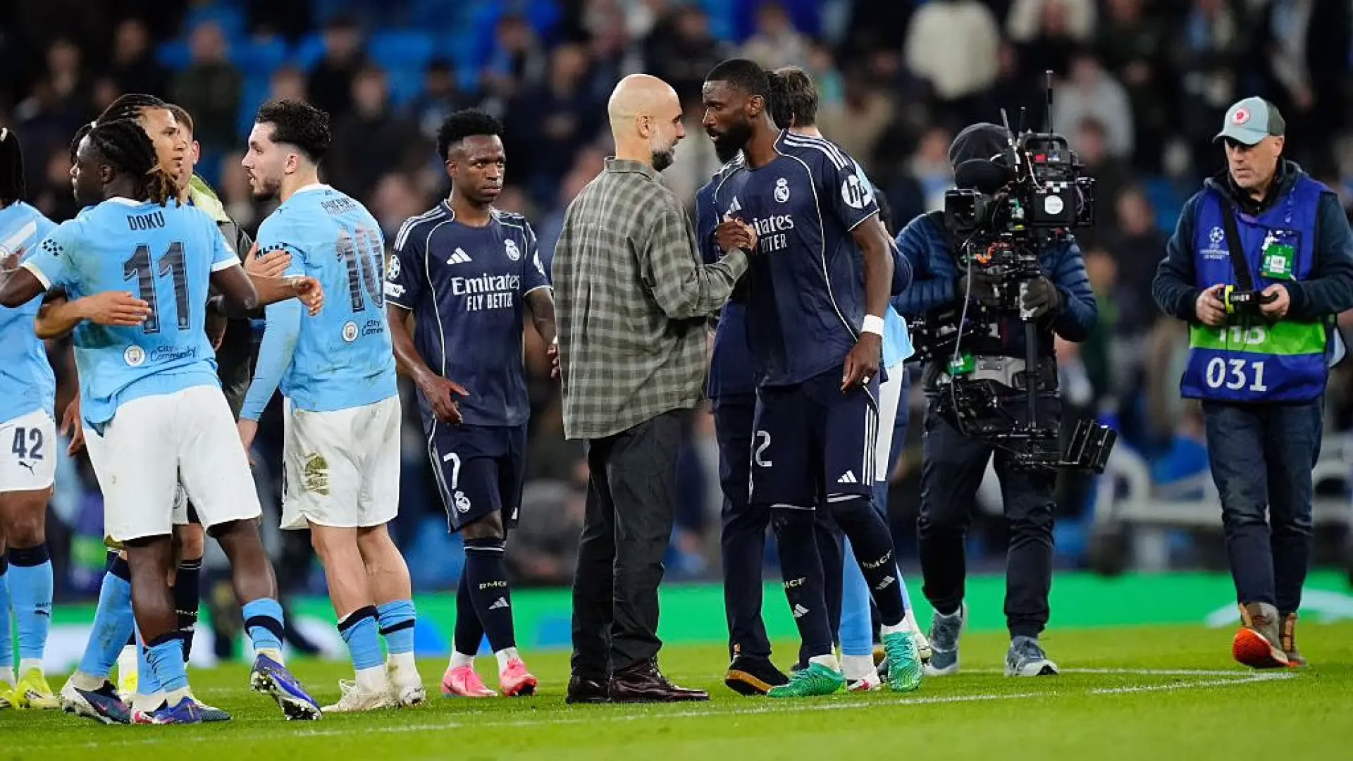 Arbeloa tuvo que llevarse al jugador y Pep acabó enviándole besos.