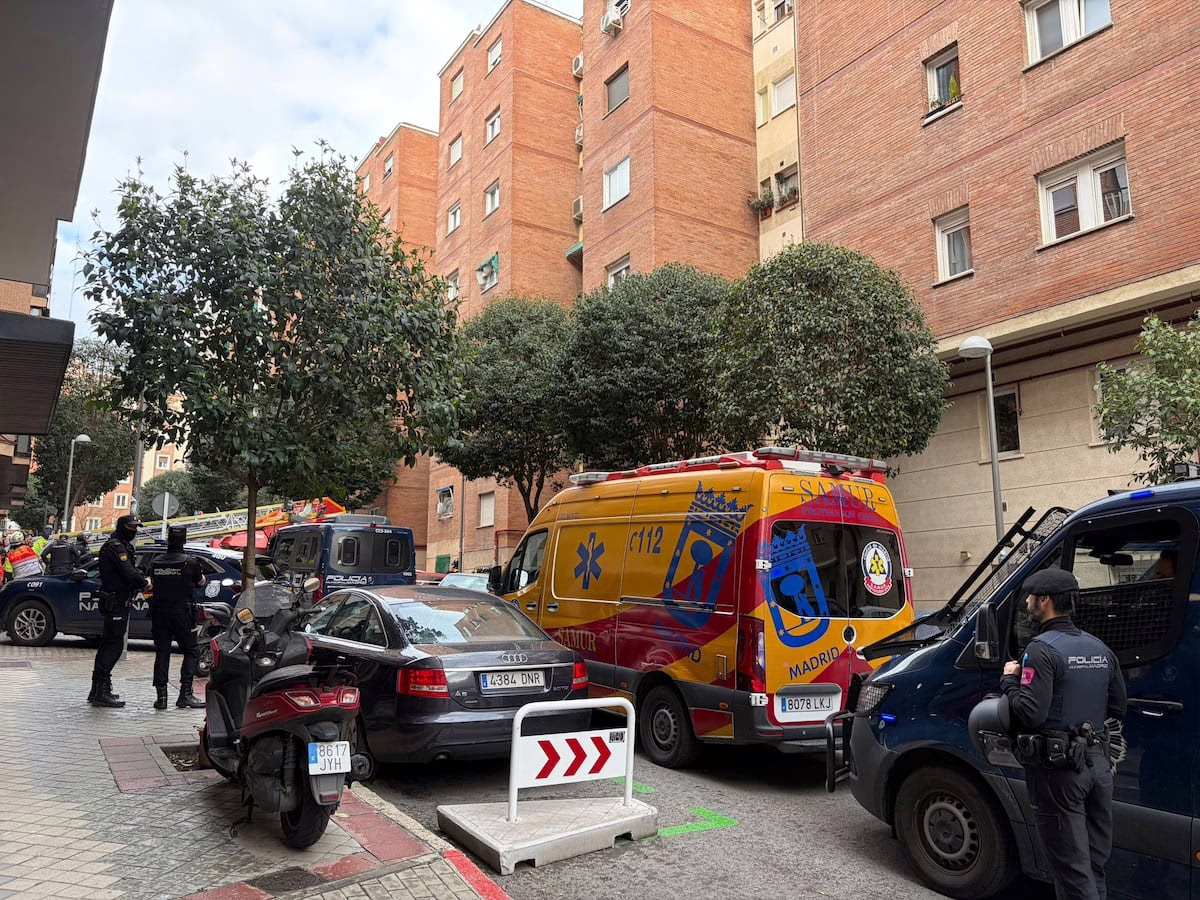 Un individuo se atrinchera en una casa en Retiro armado con una katana | Noticias de Madrid