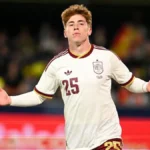 Víctor Muñoz celebra su gol en el debut con la selección española ante Serbia en marzo de 2026 tras un año de transformación desde el batacazo en el Clásico con el Real Madrid hasta convertirse en internacional absoluto con Osasuna