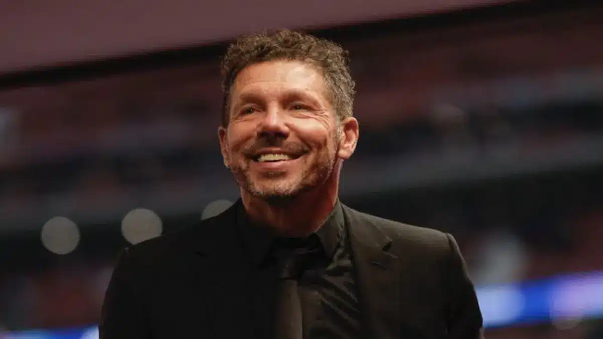 Diego Simeone, entrenador del Atlético de Madrid, que continuará en el banquillo rojiblanco la temporada 2026-27 tras el acuerdo alcanzado con el club y el nuevo accionariado de Apollo