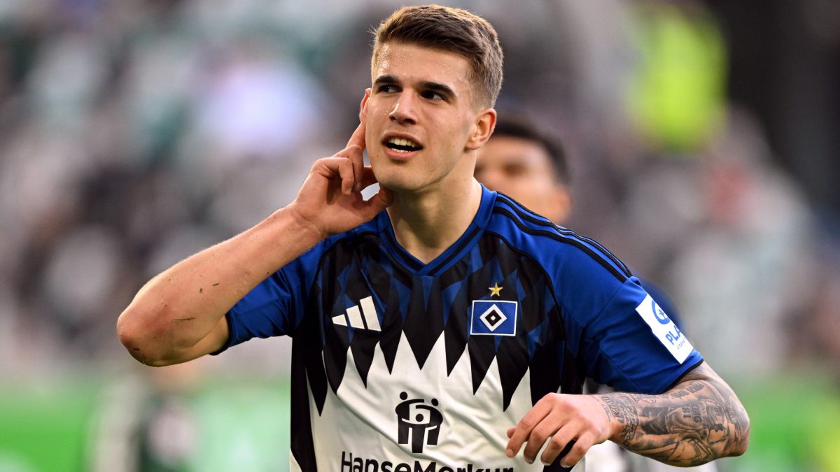 Luka Vuskovic celebra un gol con el Hamburgo