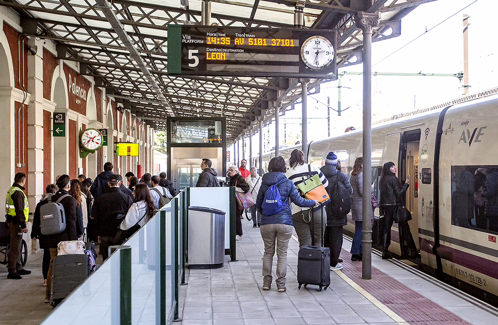 Renfe comienza a cancelar trenes ofreciendo alternativas en autobús.