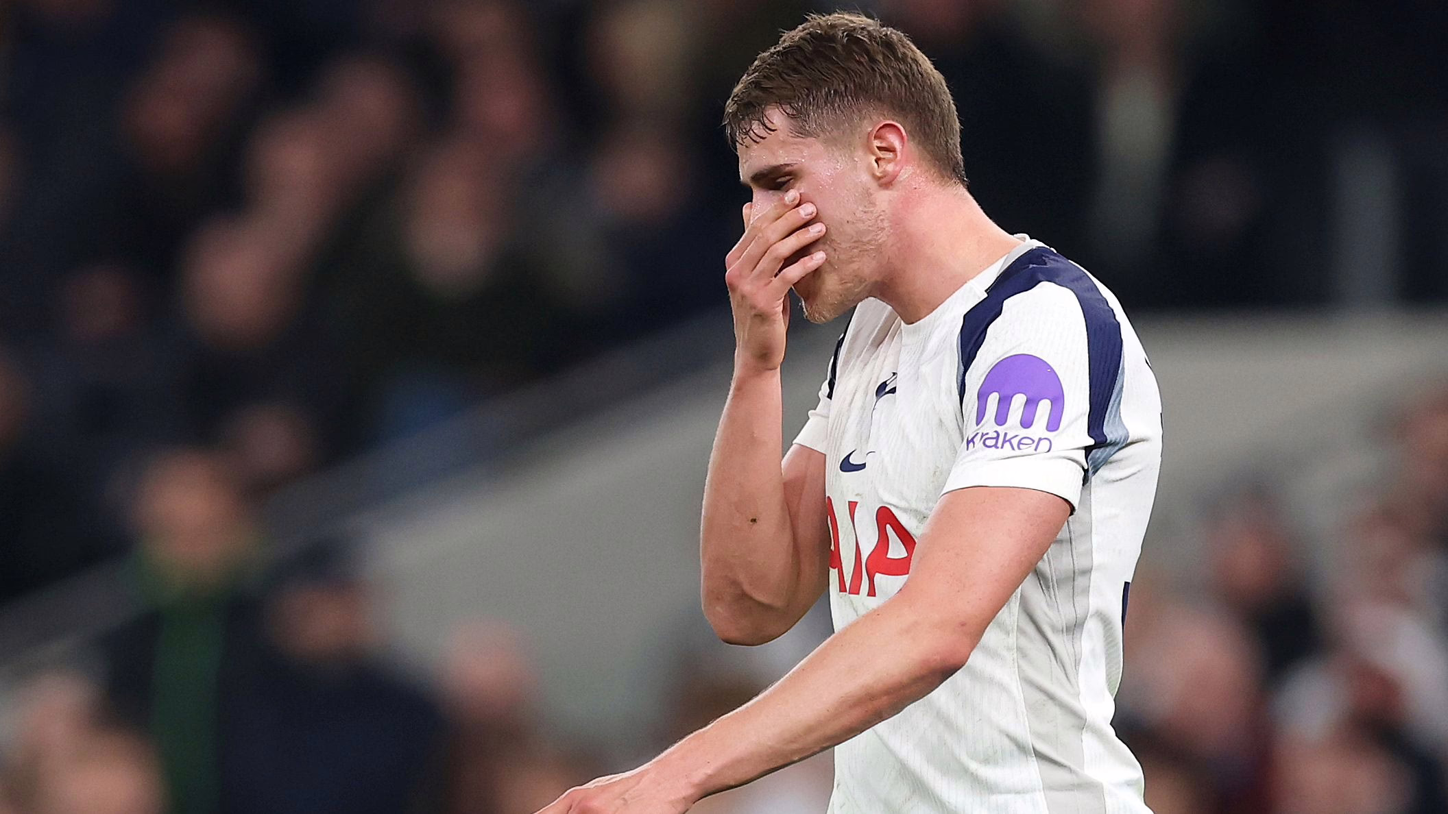 «Los jugadores están muy afectados»: Micky van de Ven asegura a los aficionados del Tottenham que el equipo está «listo para darlo todo» en su batalla contra el descenso en la Premier League.