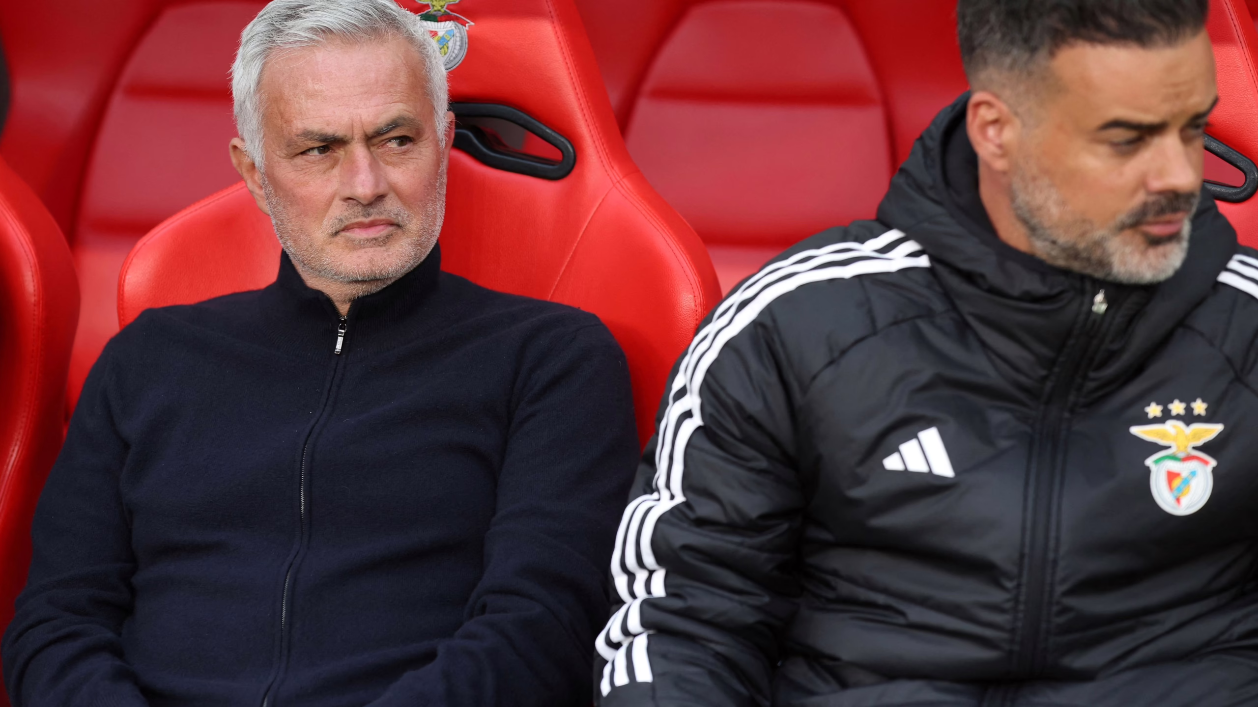Mourinho se emociona y llora por Silvino Louro: un tributo antes del partido del Benfica en honor al exentrenador de porteros del Inter.