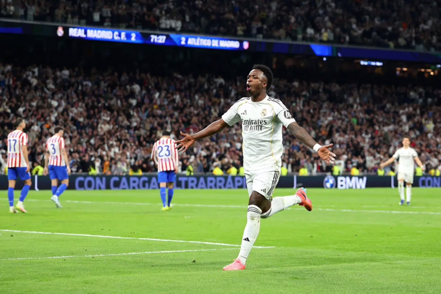 Doble gol de Vini: El Real Madrid superó al Atlético en un emocionante encuentro.