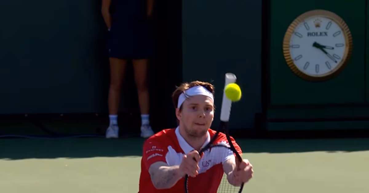 El asombroso golpe de revés de Bublik con la raqueta al revés en su salida de Indian Wells. - Hora Digital