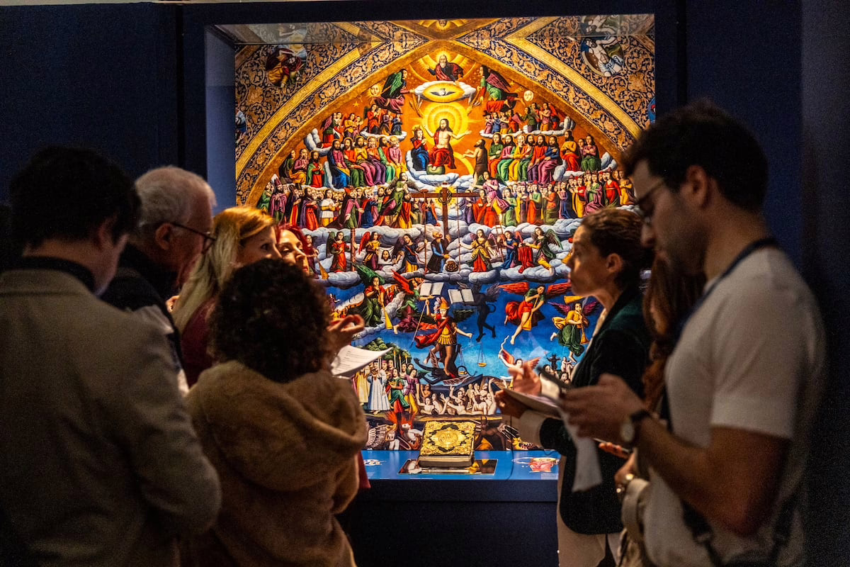 Mil años de historia en pequeñas piezas místicas: los manuscritos armenios que unen mundos llegan a Madrid | Cultura
