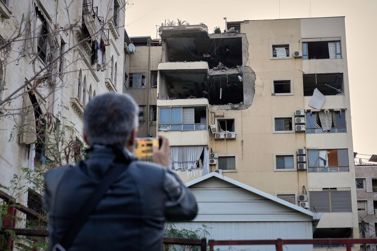 Hezbolá se une al conflicto lanzando sus primeros proyectiles desde 2024, mientras Israel bombardea Líbano | Internacional