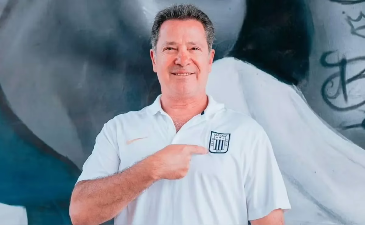Alianza Lima asegura que Fernando Cabada seguirá en el equipo.