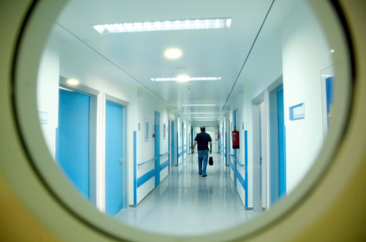 Madrid compensará con 215.000 euros a una mujer que no recibió información sobre el resultado de un test y desarrolló cáncer, quedándose además sin posibilidad de tener hijos.