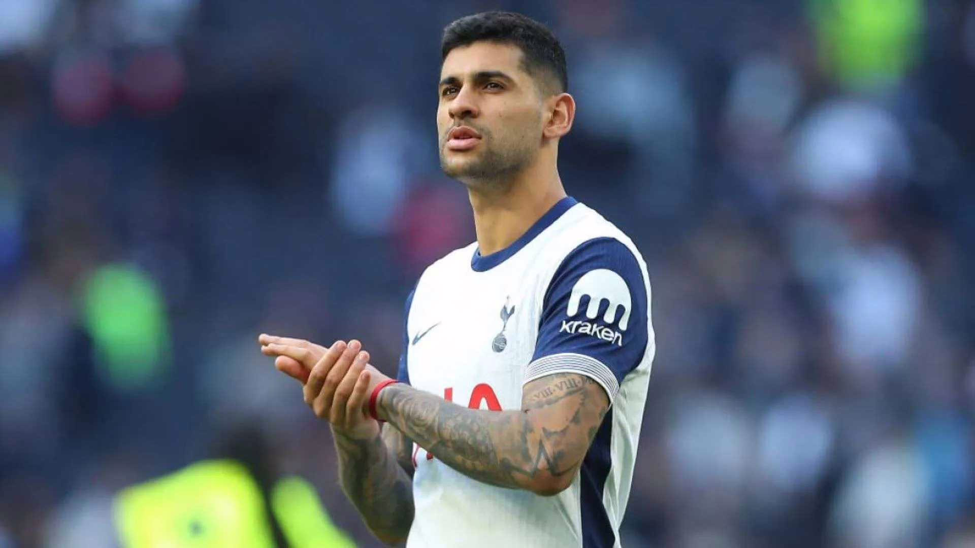 Tottenham sugiere a Cuti Romero asumir el rol de jugador-entrenador.