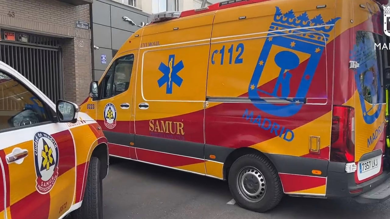 Un joven de 23 años es herido por disparos en Tetuán (Madrid), mientras la Policía investiga al agresor que huyó del lugar.