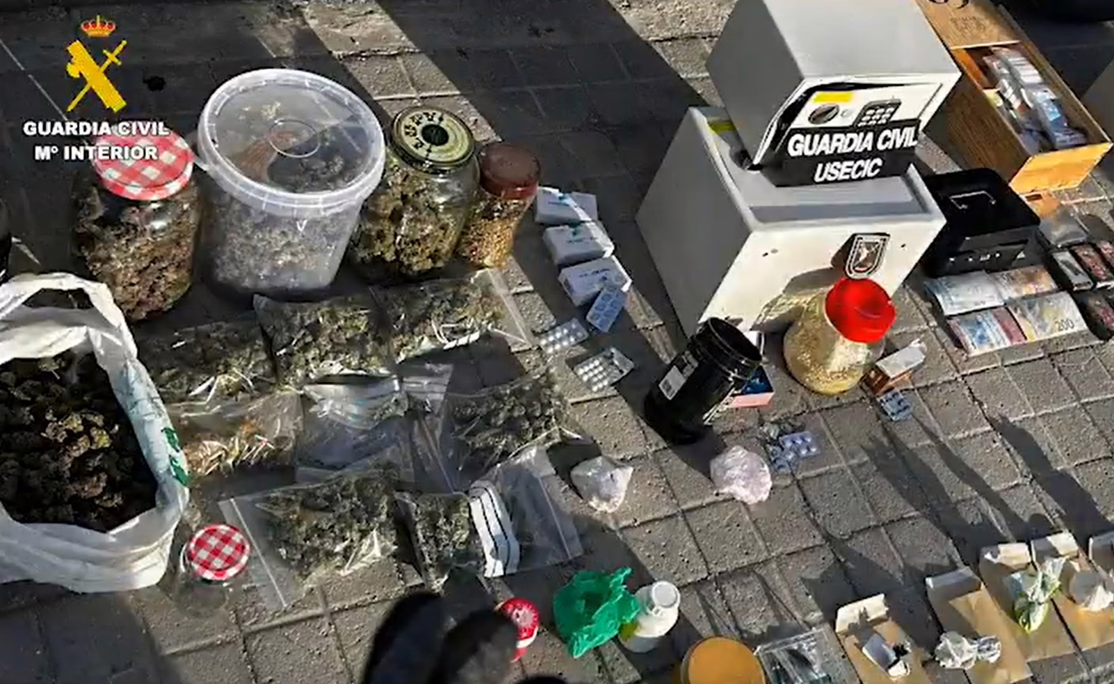 Cocaína, anfetaminas, hachís y marihuana: arrestan a dos personas por narcotráfico en Mejorada.