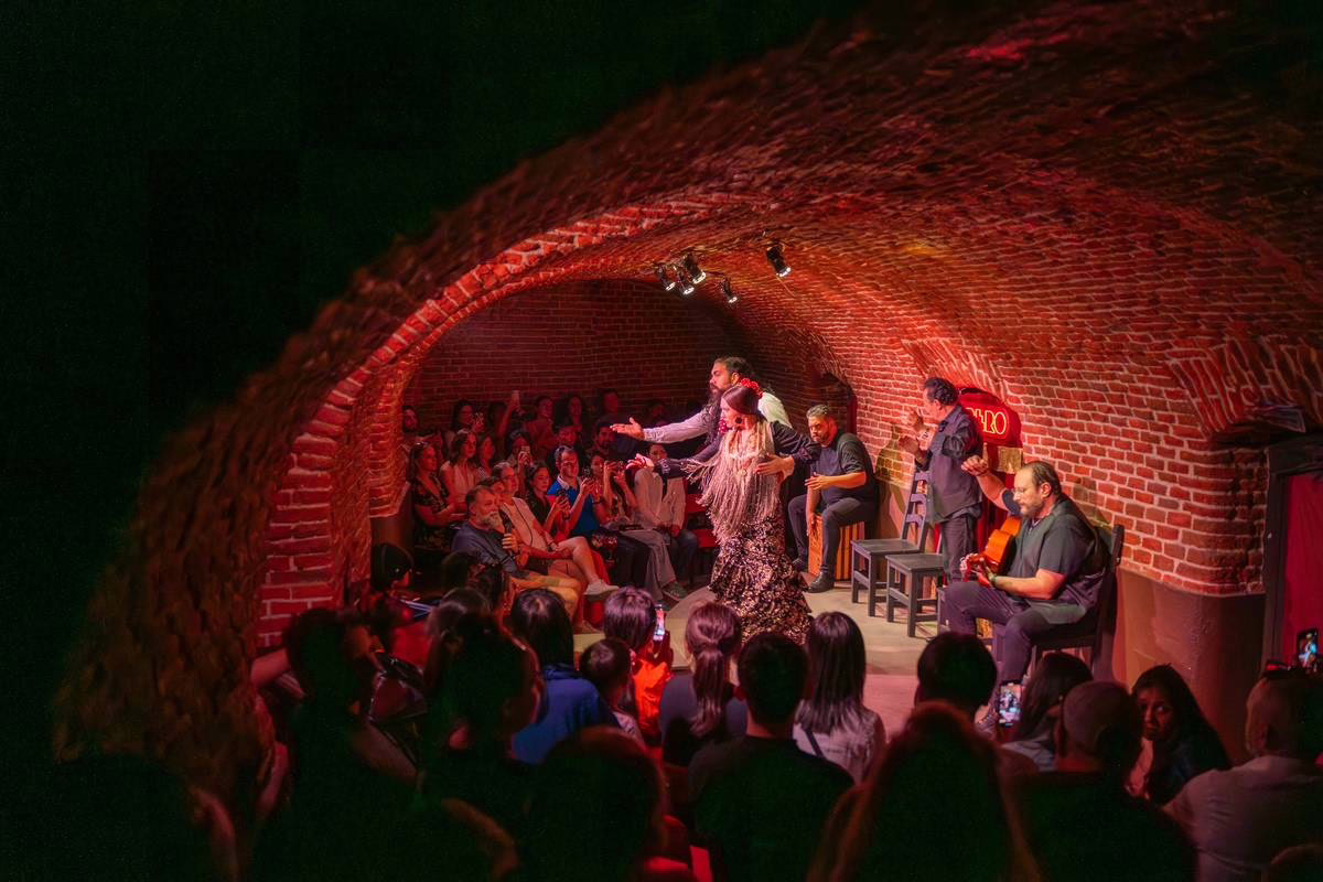 El tablao flamenco en una cueva madrileña que renueva la esencia del arte jondo.