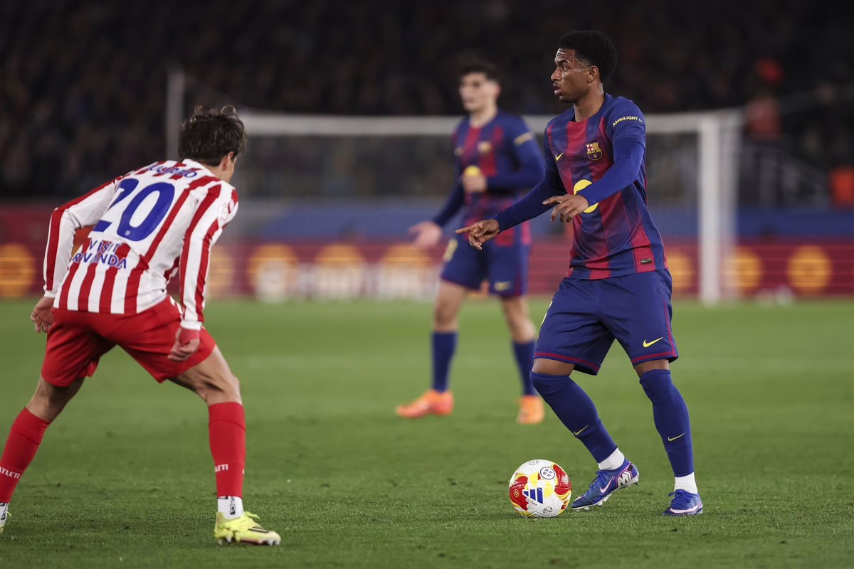 Koundé con baja indefinida y Balde ausente por aproximadamente cuatro semanas debido a lesiones musculares.