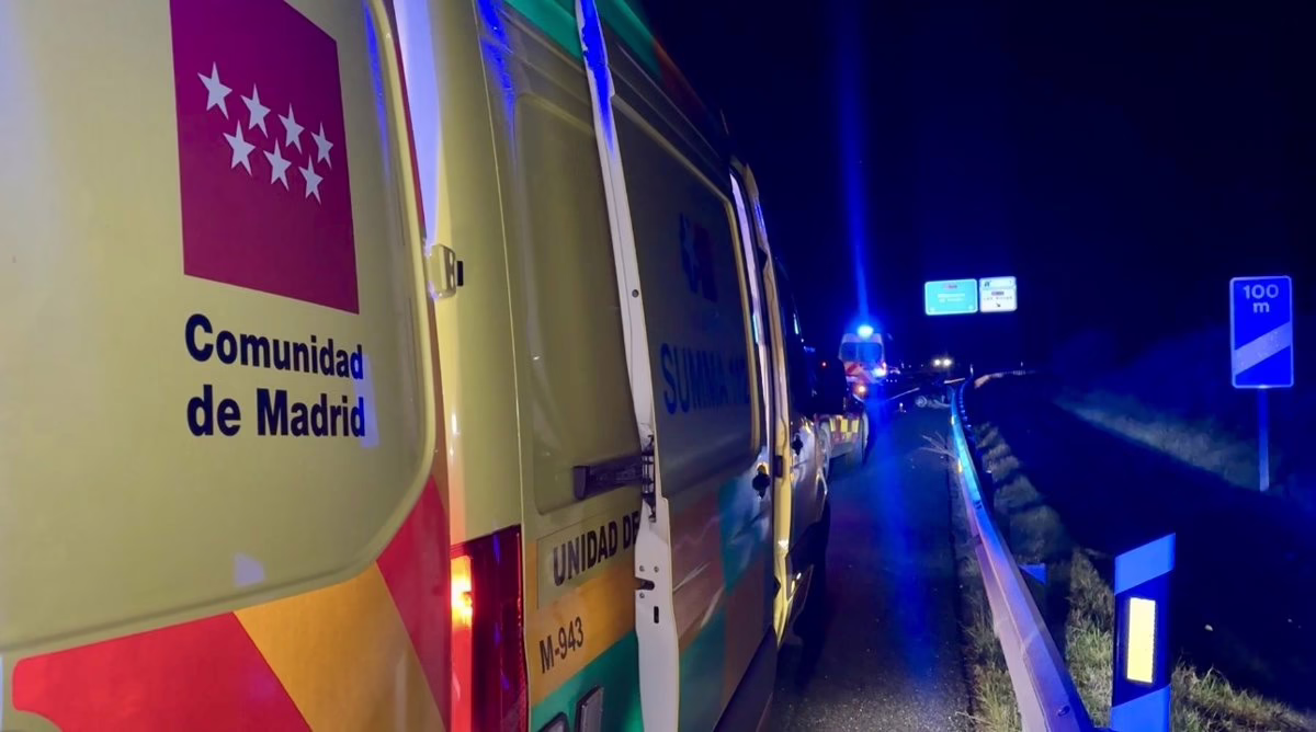 Motociclista sufre lesiones tras colisionar con un automóvil en la M-509 de Majadahonda.