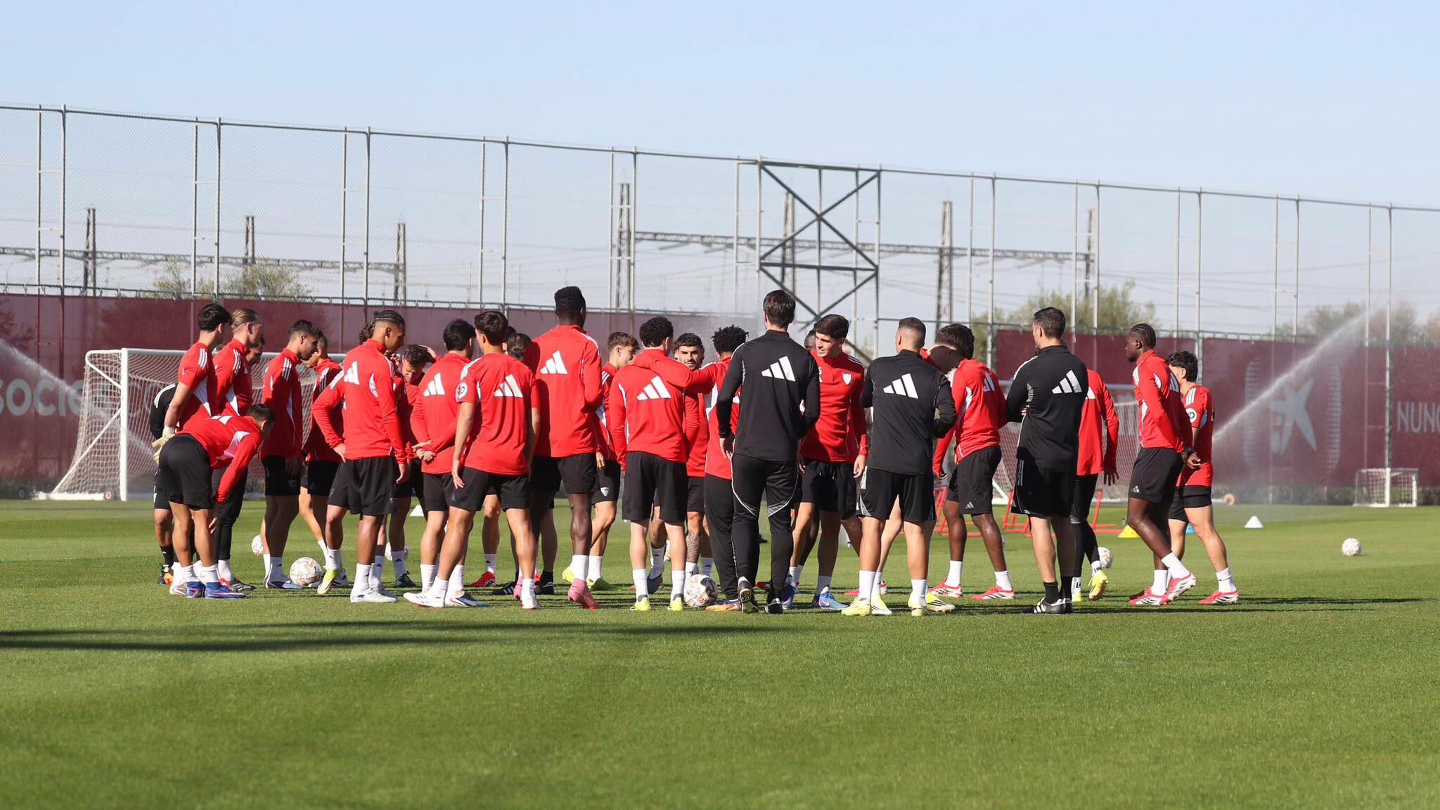 Nuevos jugadores y ausencias en la lista del Sevilla para el partido contra el Valencia.