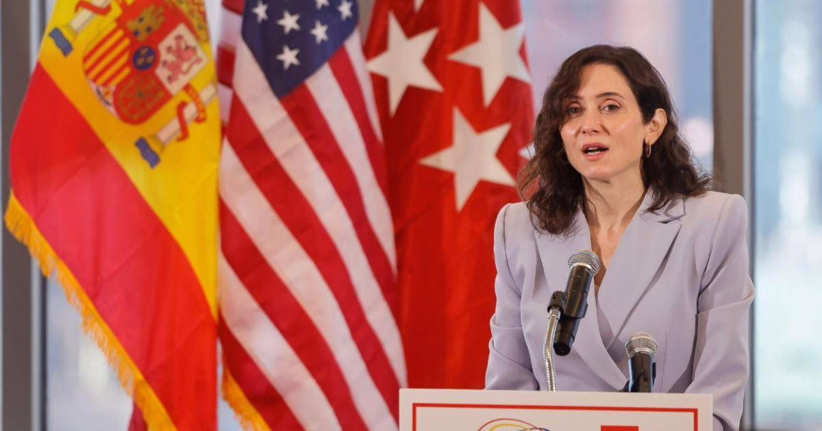 Ayuso se somete a Trump y declara un tributo "al pueblo estadounidense" en Madrid: "Se sienten como en casa".