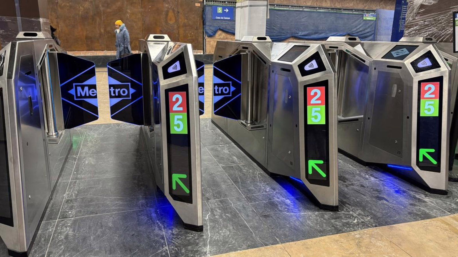 Metro de Madrid actualiza 1.500 tornos para optimizar el tránsito de pasajeros.