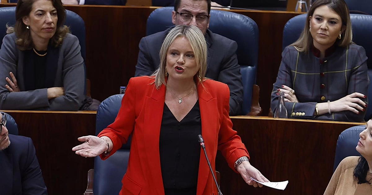 Mari Mar Blanco levanta a la bancada del PP al defender la dignidad de las víctimas ante Sánchez.
