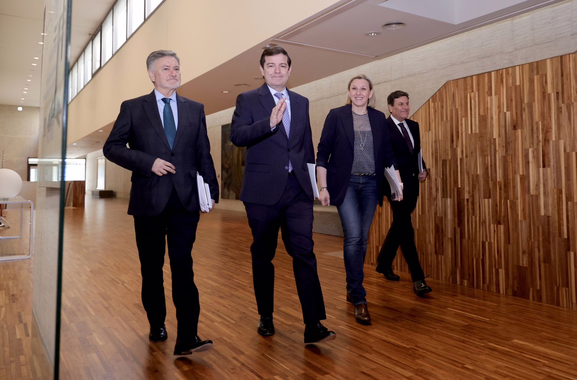 Sin señales de Madrid en la etapa inicial de las negociaciones entre PP y Vox.