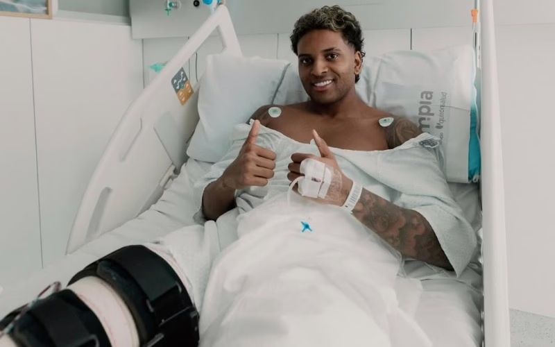 Rodrygo Goes se sometió a una exitosa cirugía en la rodilla derecha.