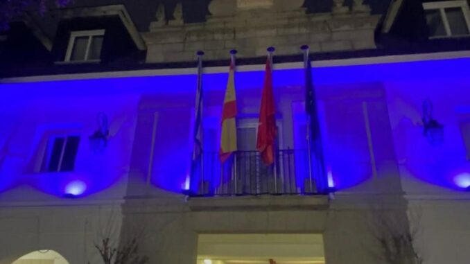 Fachada municipal y fuentes de la ciudad se iluminan de azul hasta martes