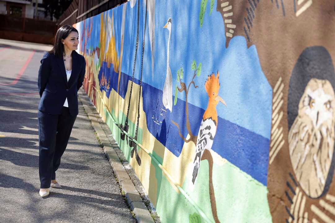 Un mural inclusivo adorna un colegio de Educación Especial en Madrid.