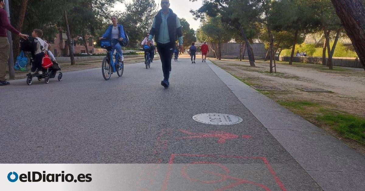 Conflicto entre peatones, ciclistas y patinadores en Madrid Río: "Algunos piensan que están compitiendo en el Tour de Francia".