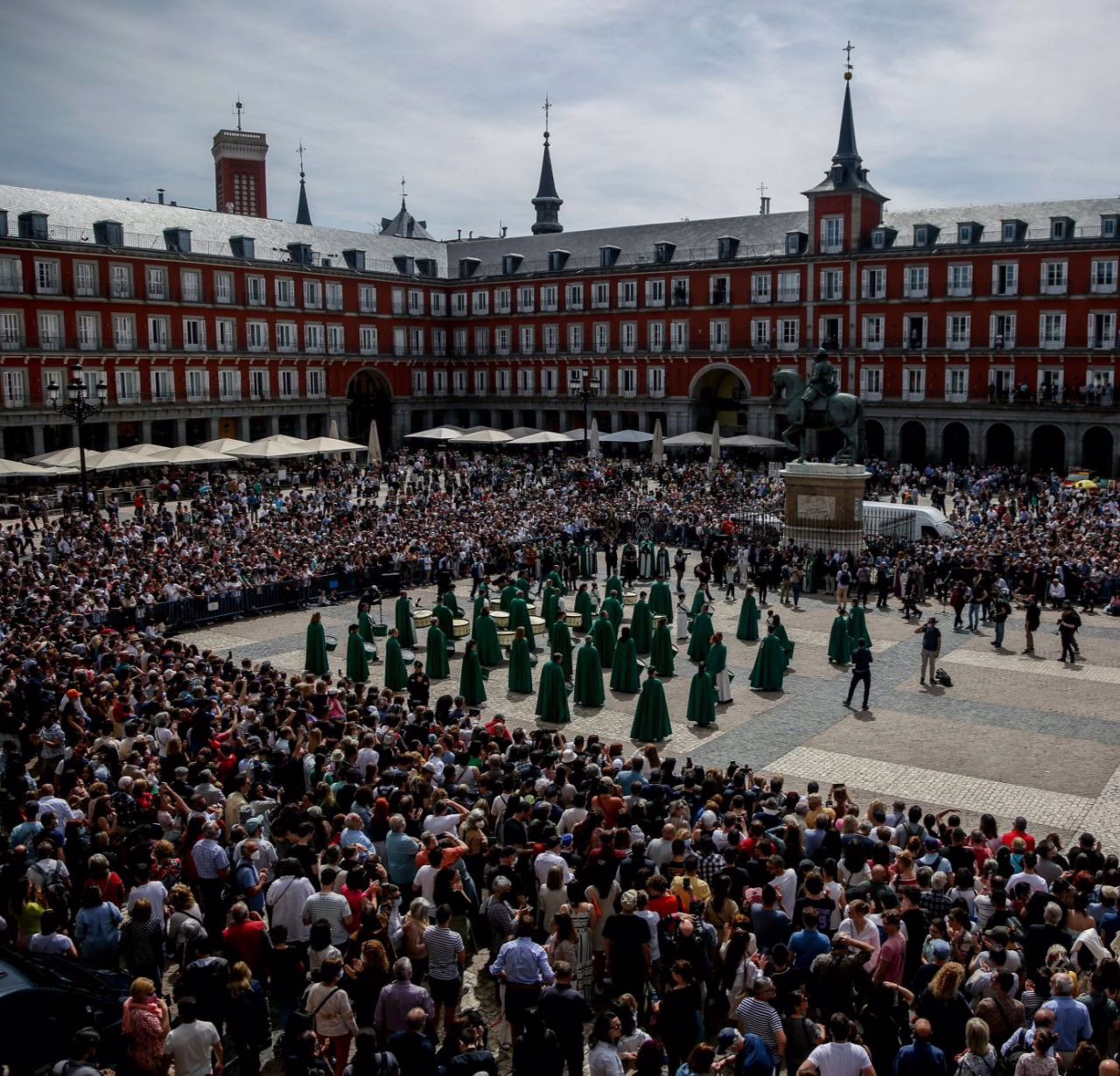 Madrid cierra la Semana Santa con la clásica tamborrada.