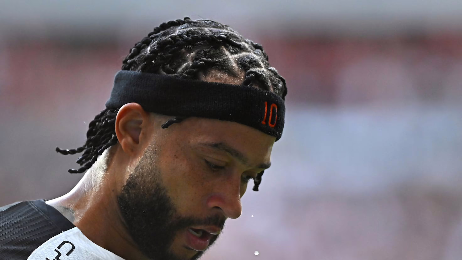 Depay evita la sanción.